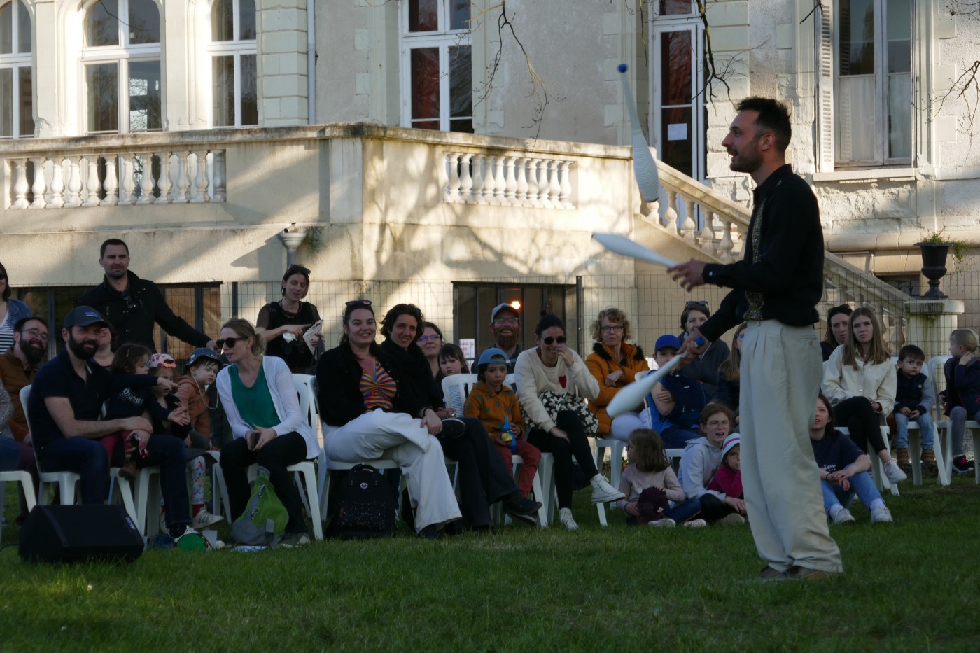 Précaire en équilibre, spectacle de la compagnie Conta Quattro